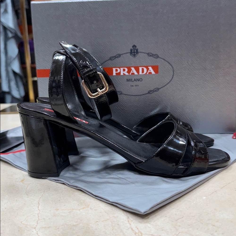 PRADA PATENT LEATHER SANDALS IN BLACK WITH SPORTY SYNTHETIC SOLE SIZE EU 38
